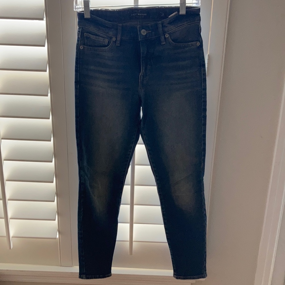 Lucky Brand size 2/26 ankle jeans